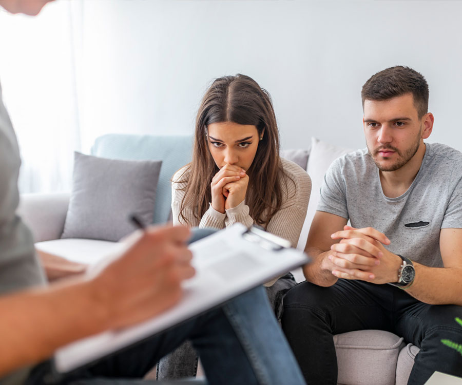 premarital-counseling-momkast